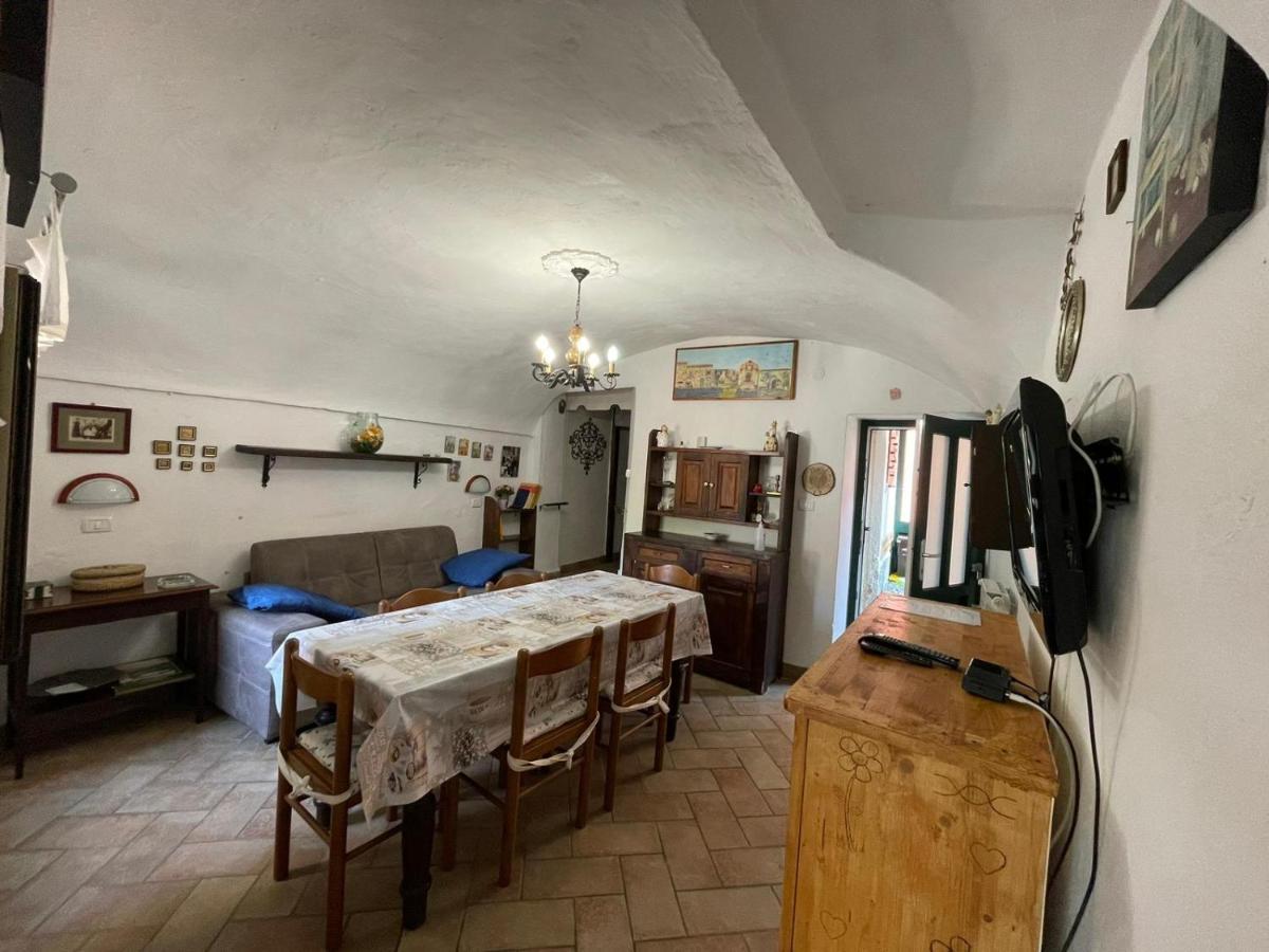Casa Vacanza Pegrini Nel Centro Storico Di Гави Экстерьер фото